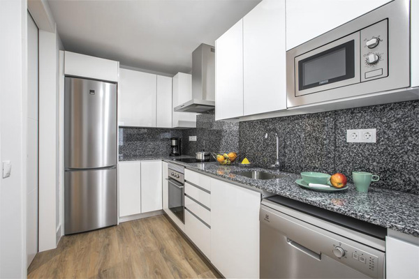 white gloss kitchen cabinet